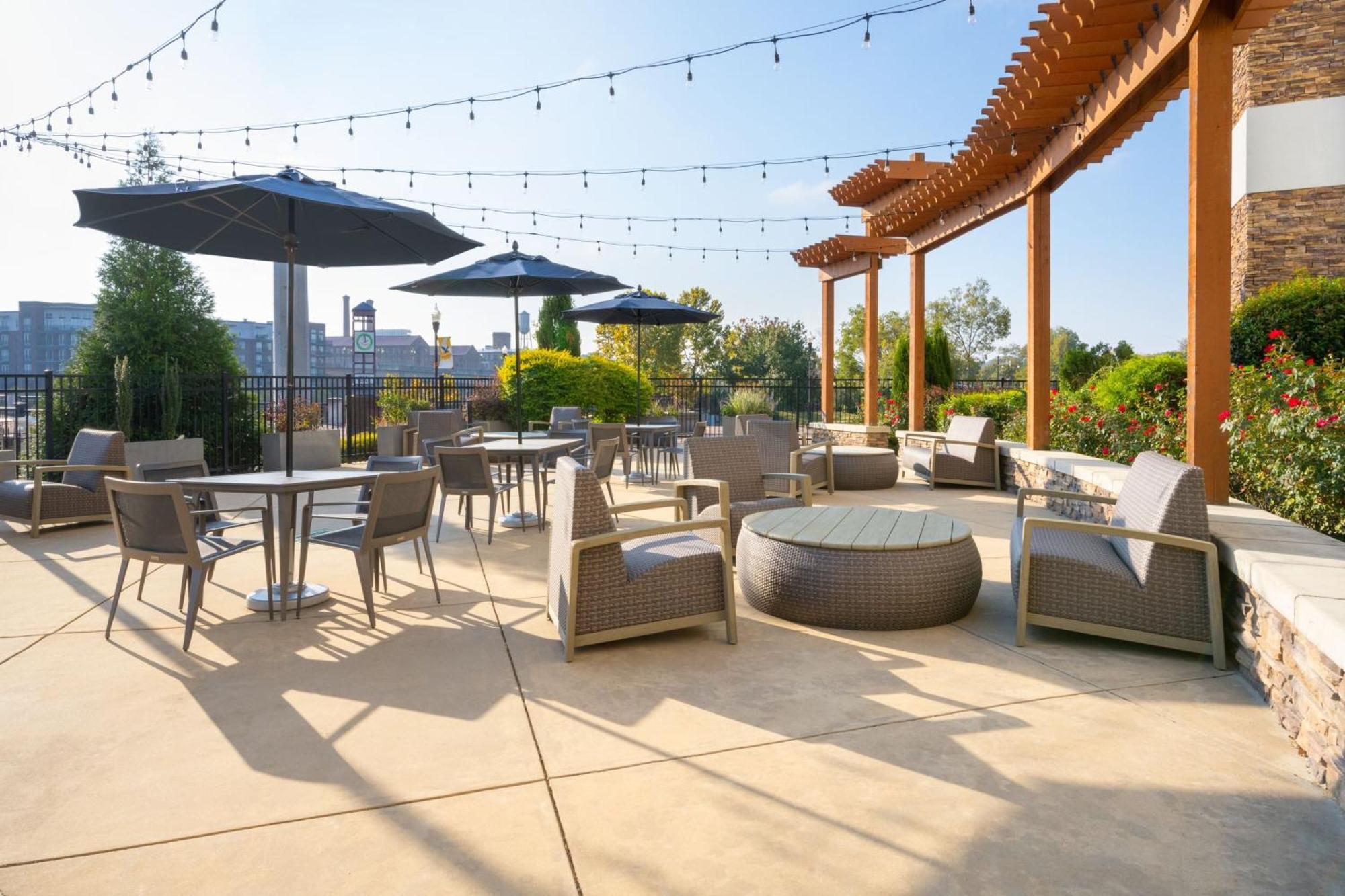 Courtyard By Marriott Columbus ฟีนิกซ์ ซิตี้ ภายนอก รูปภาพ