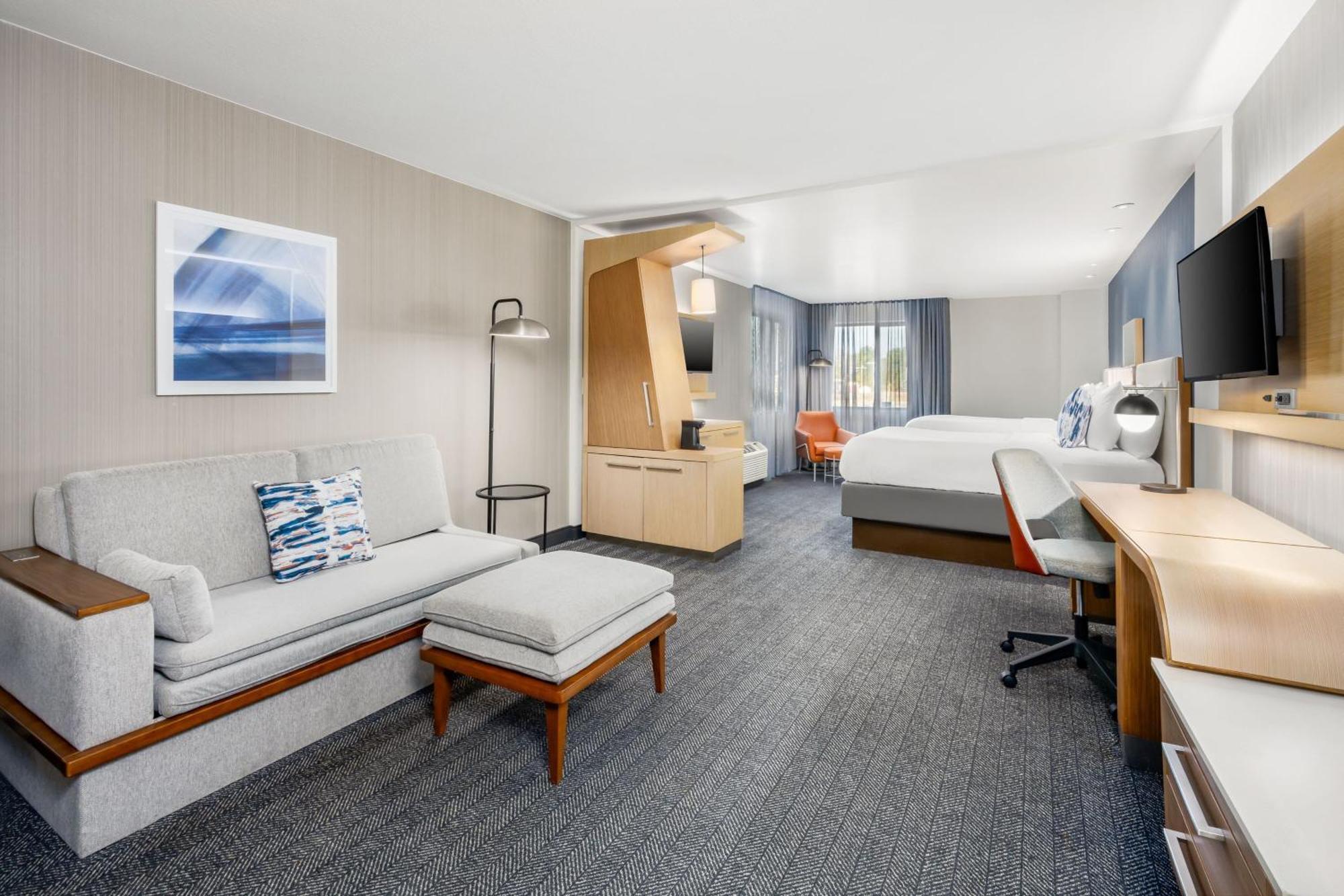 Courtyard By Marriott Columbus ฟีนิกซ์ ซิตี้ ภายนอก รูปภาพ